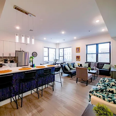 Vast Fully Furnished 2-Bed Close To Nyc